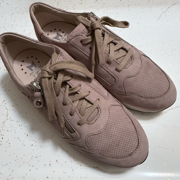 Mephisto Leenie Sneaker Light Taupe Nubuck Neutral Leather Lace Up Zipper 8.5 - Picture 2 of 11